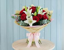 Букет цветов из:  Лилии и Розы в Севске