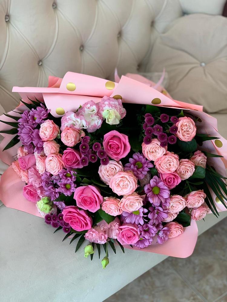 Букет цветов из: Хризантемы, Розы и Лизиантусы в Севске