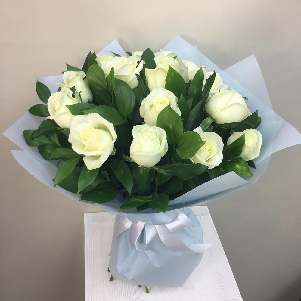 Букет 15 Белых роз Проуд в Севске