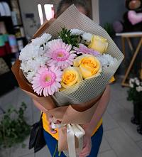 Букет цветов из:  Герберы, Розы и Хризантемы в Севске