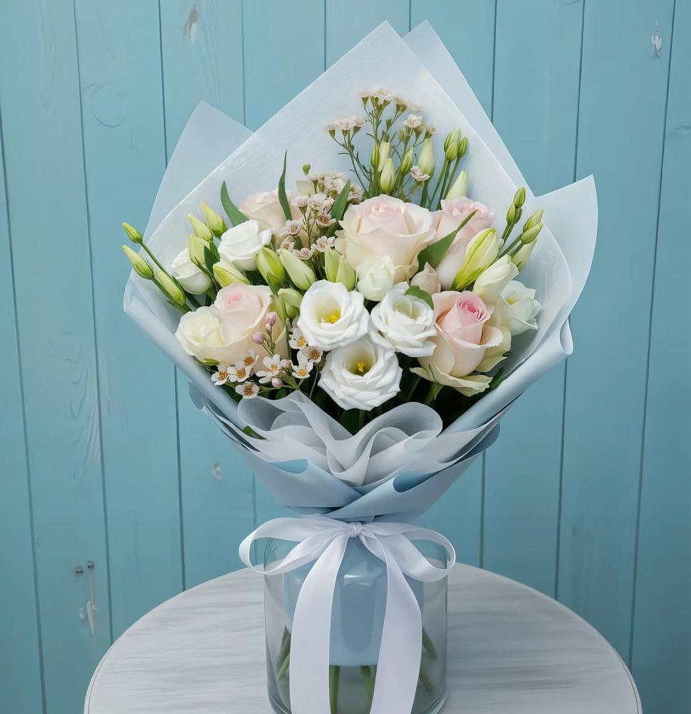 Букет цветов из: Розы и Лизиантусы в Севске