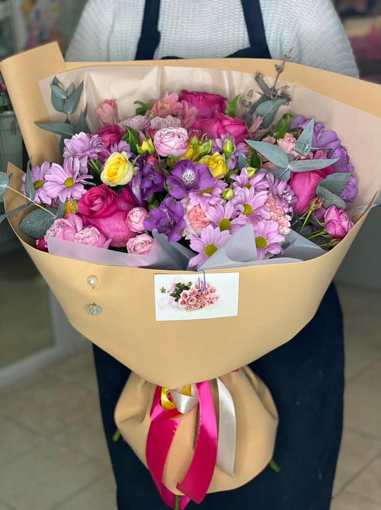 Букет цветов из: Хризантемы, Гвоздики и Альстромерии в Севске