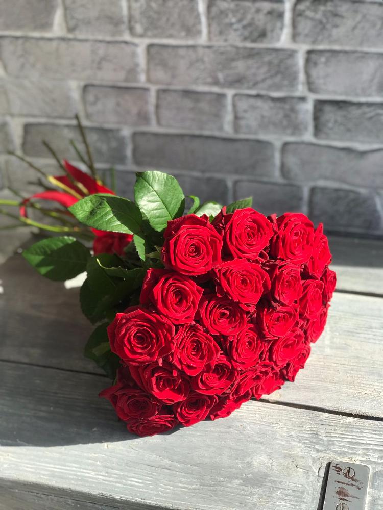 Букет Красные розы Фридом в Севске