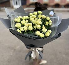 Букет Белые кустовые розы Солинеро в Севске