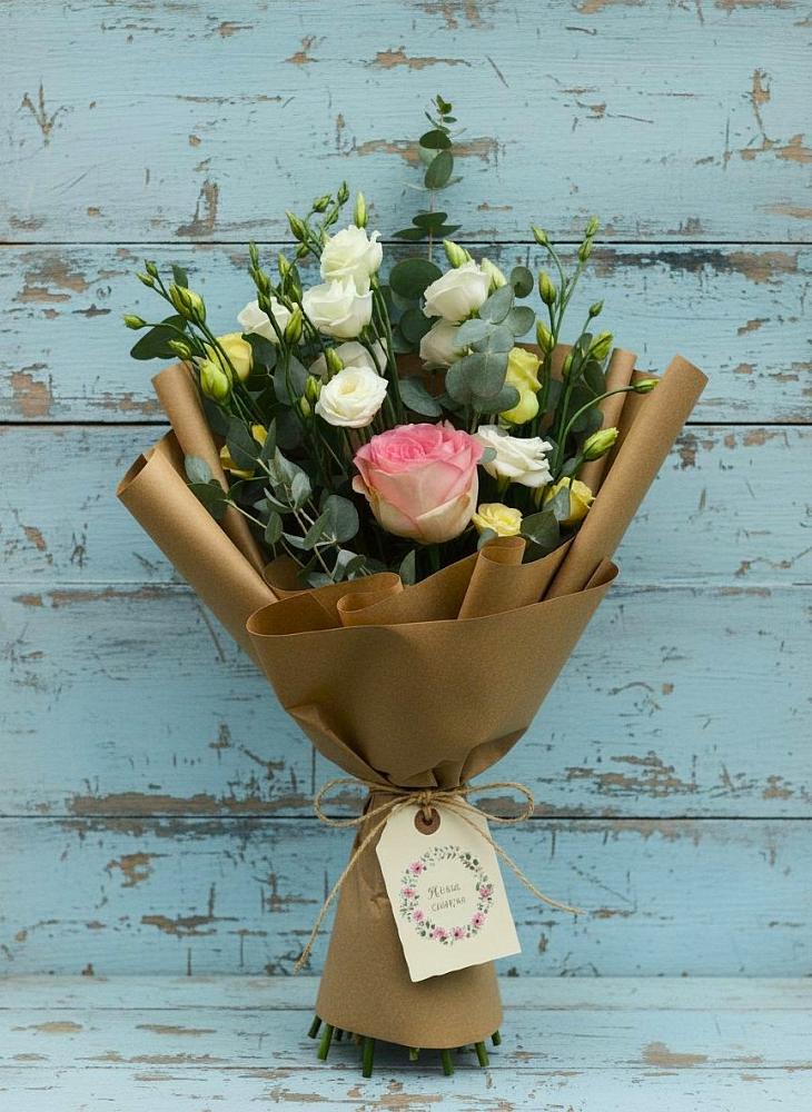 Букет цветов из: Розы и Лизиантусы в Севске