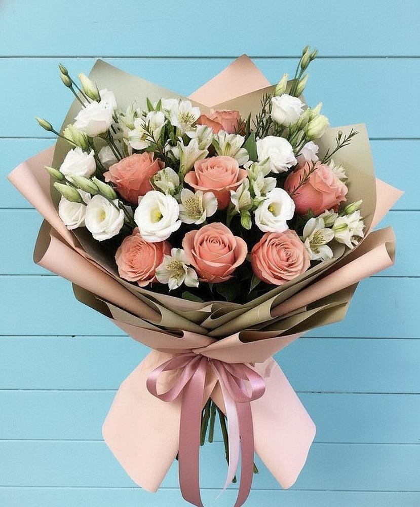 Букет цветов из: Розы, Альстромерии и Лизиантусы в Севске