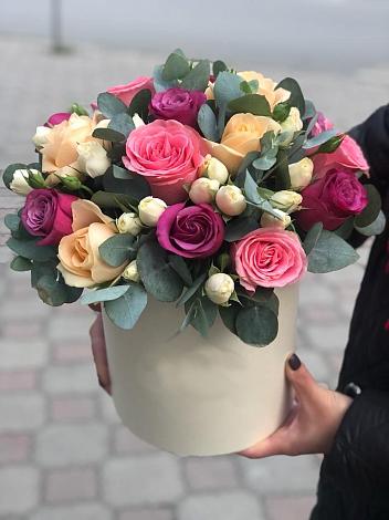 Цветочная композиция из Розы в шляпной коробке в Севске