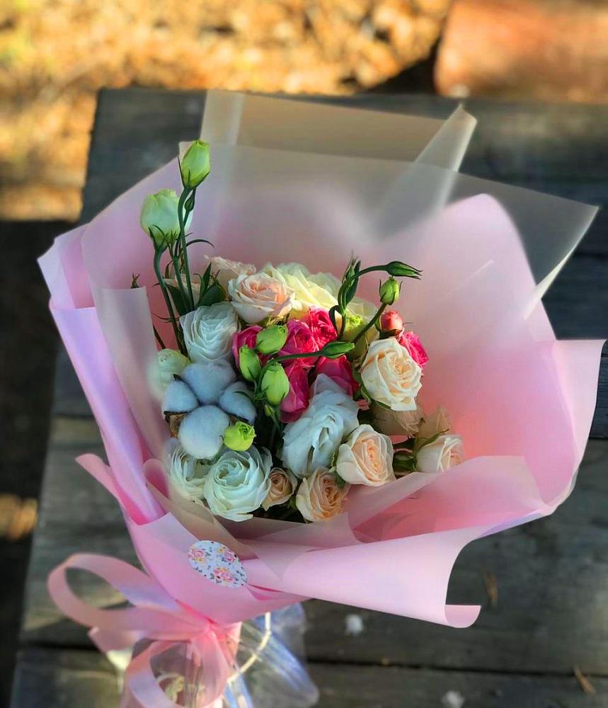 Букет цветов из: Розы и Лизиантусы в Севске