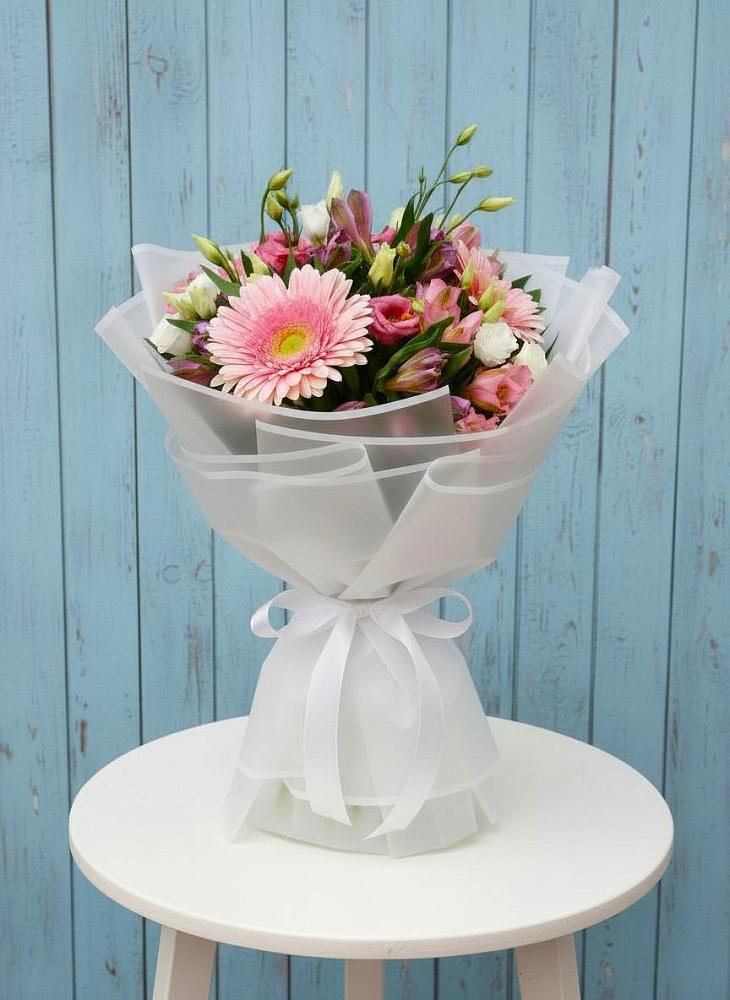 Букет цветов из: Герберы, Альстромерии и Лизиантусы в Севске