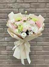 Букет цветов из:  Гвоздики, Розы, Лизиантусы и Хризантемы #REPLACE_PRED# Севске