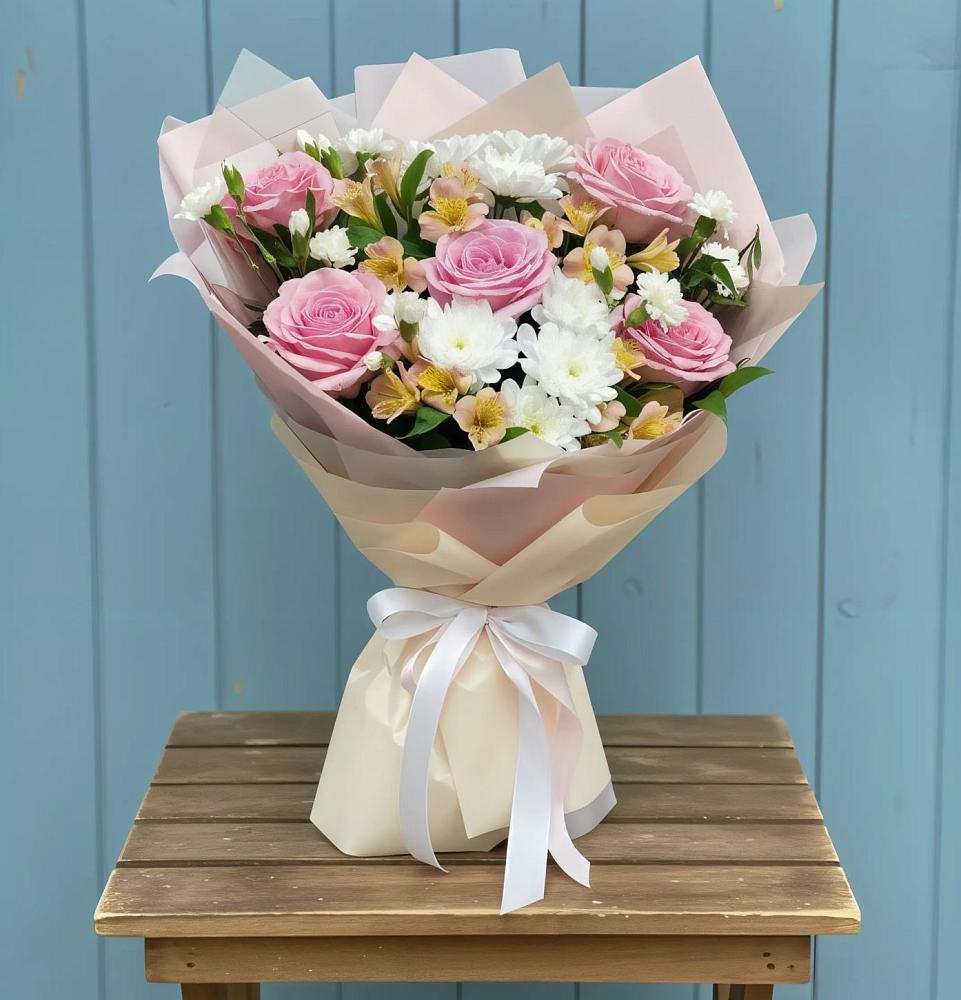 Букет цветов из: Гвоздики, Орхидеи и Розы в Севске