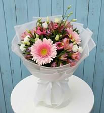 Букет цветов из:  Герберы, Альстромерии и Лизиантусы в Севске