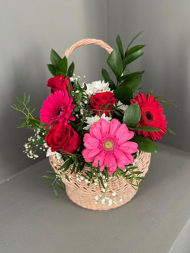 Цветочная композиция из Розы, Хризантемы и Герберы в корзине в Севске