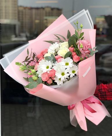 Букет цветов из: Розы, Лизиантусы и Хризантемы в Севске