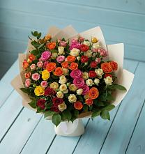 Букет Микс из разноцветных кустовых роз в Севске
