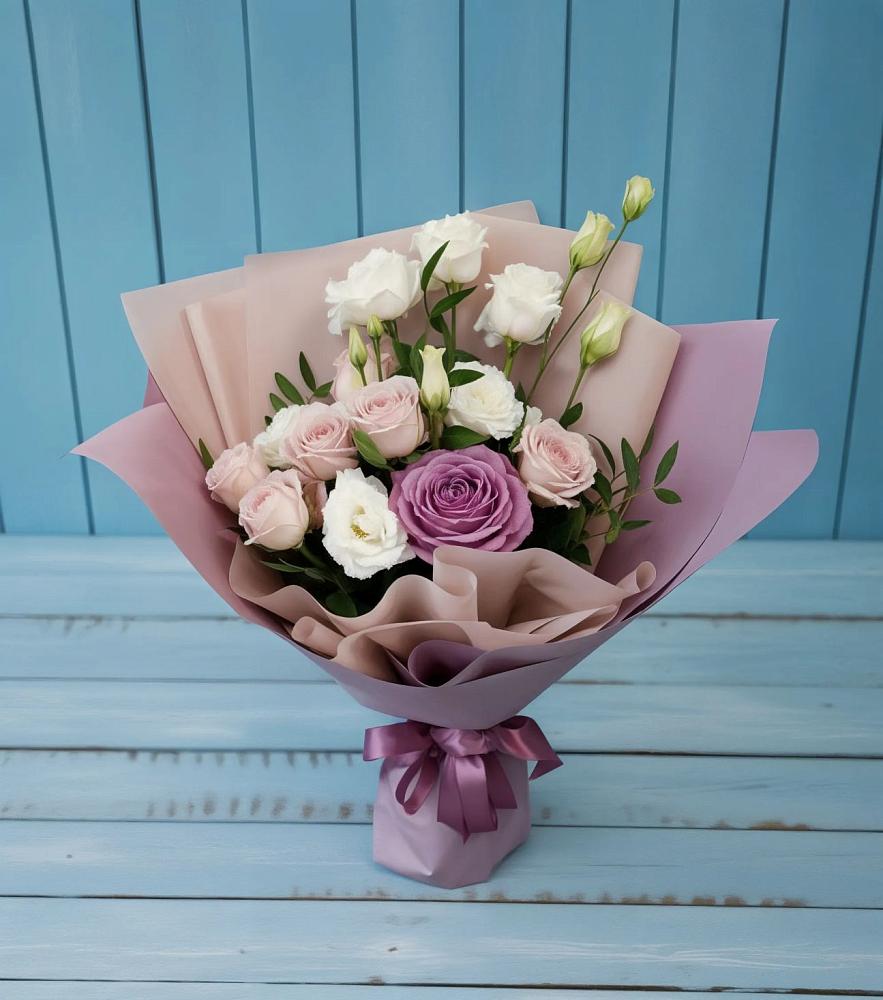 Букет цветов из: Розы и Лизиантусы в Севске